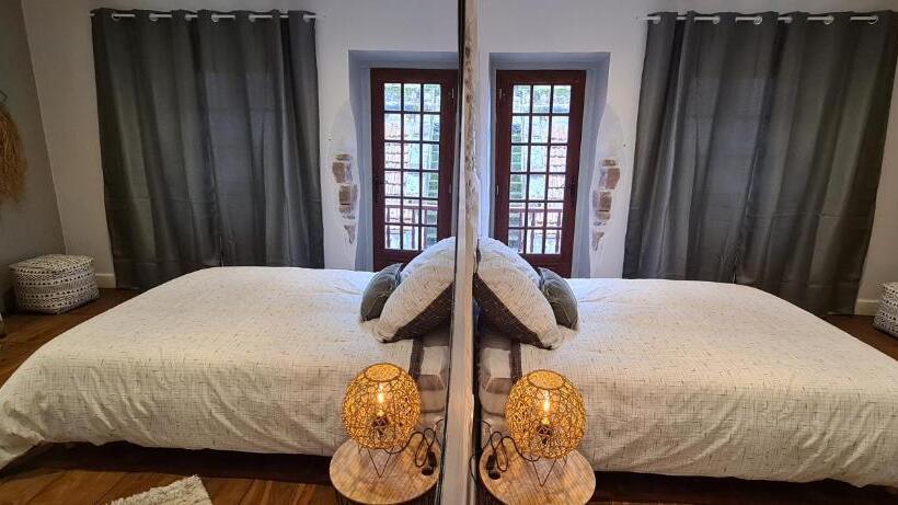 پانسیون Les Chemins D Elika