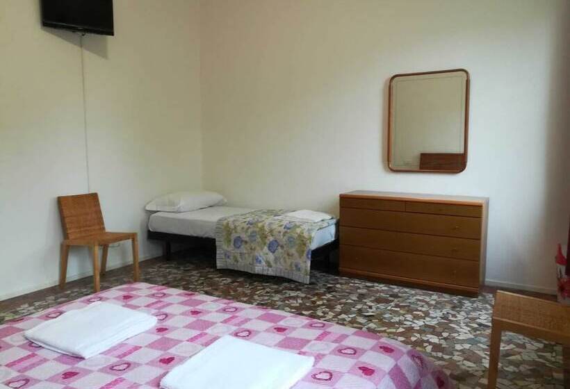 پانسیون Venice View Guesthouse