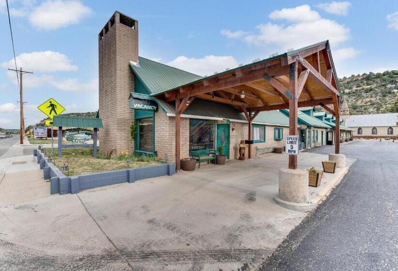 הוסטל Dolores Mountain Inn
