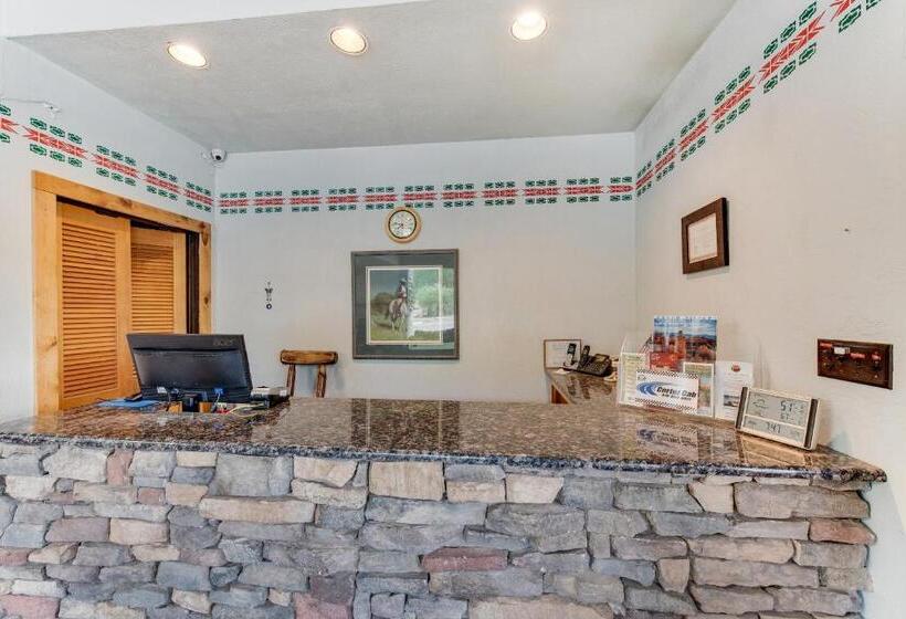 הוסטל Dolores Mountain Inn