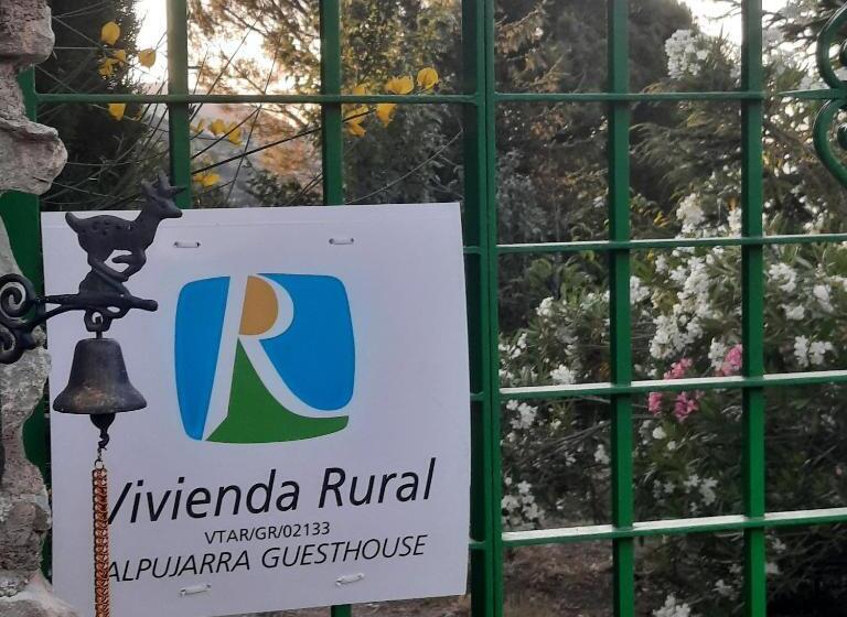 צימר Alpujarra Guesthouse, Habitaciones En Un Cortijo Sostenible Y Aislado En Medio De La Nada En Parque