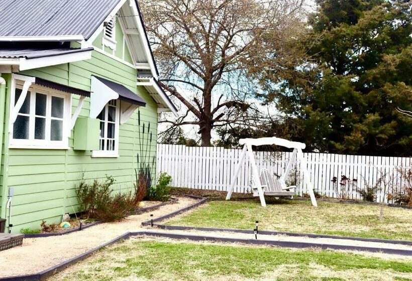 مبيت وإفطار Clover Cottage Uralla