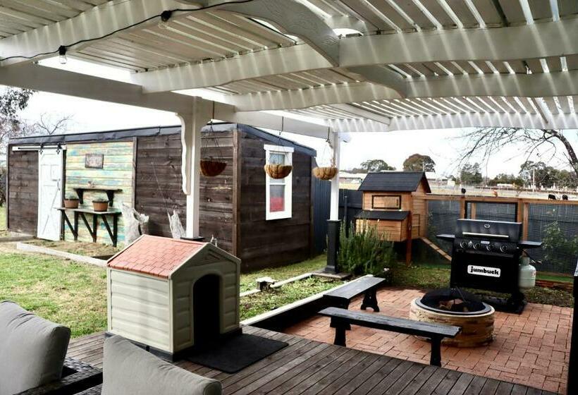 مبيت وإفطار Clover Cottage Uralla
