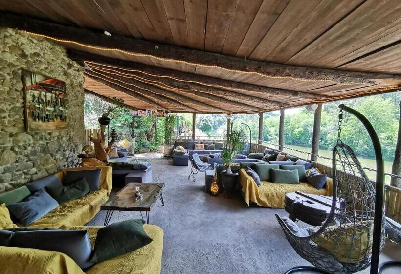 Bed and Breakfast Le Moulin Du Temps  Chambres Et Lounge Bar Au Bord De La Rivière
