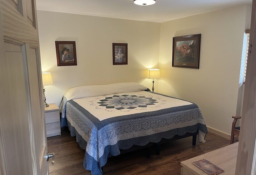 בית מלון כפרי Creekside Downtown Vacation Suites, Only Adults 25 Or Older