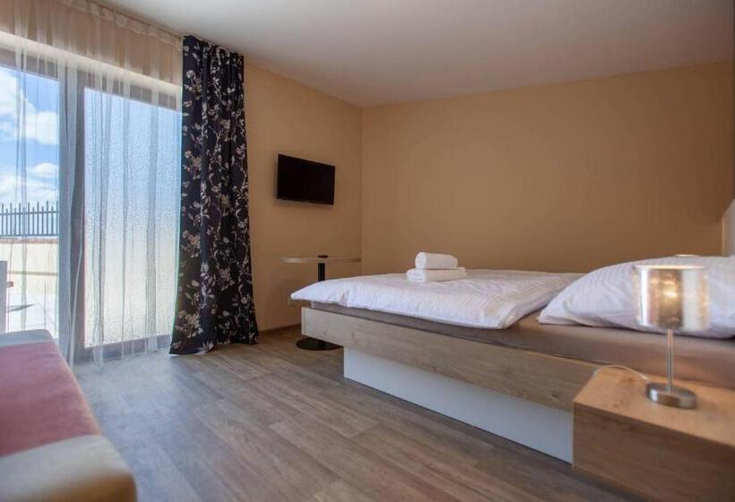 پانسیون Penzion A Restaurace Feldsberg