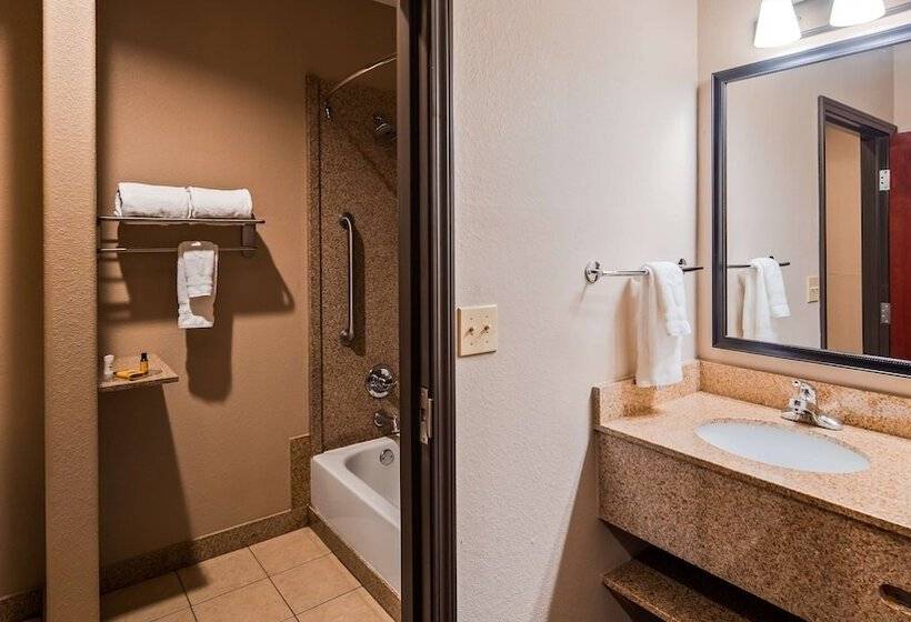 בית מלון כפרי Best Western Plus Circle Inn