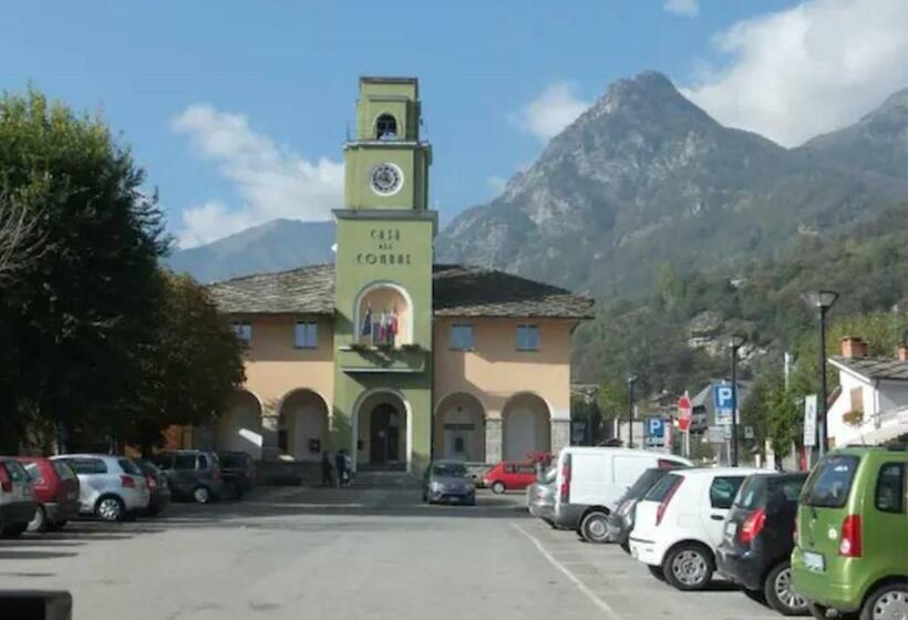 צימר Medieval Hamlet Malpertus