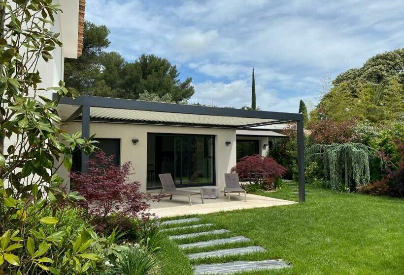 تختخواب و صبحانه Villa Chaptalia