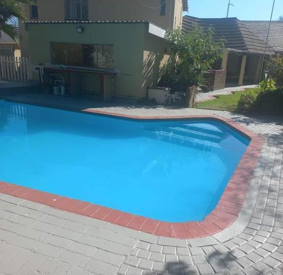 بنسيون 26 Zea Avenue Arcon Park Guest House