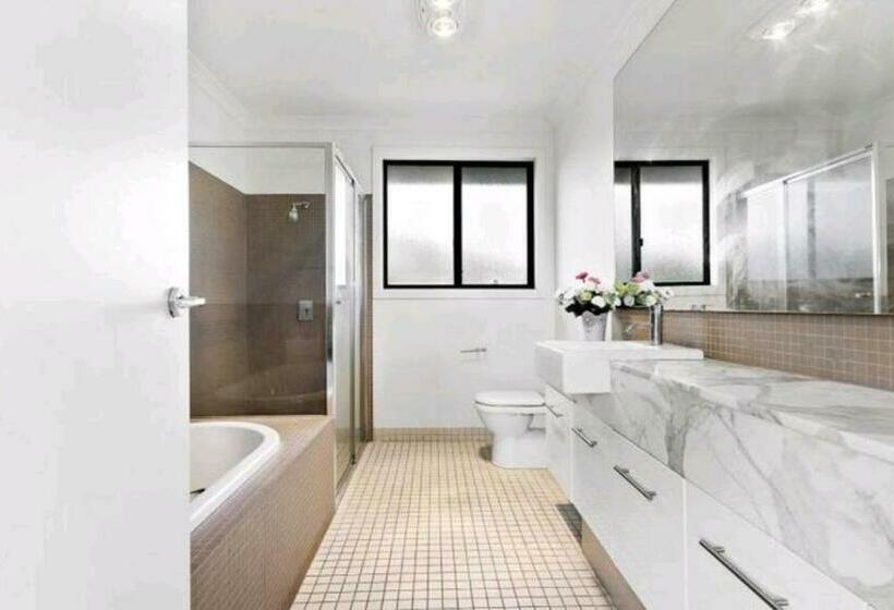 펜션 Not Entire House!! Cozy Two Bedrooms With Private Bathroom And Parking