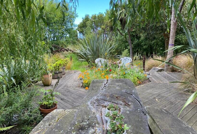 پانسیون The Willow Guest Suite