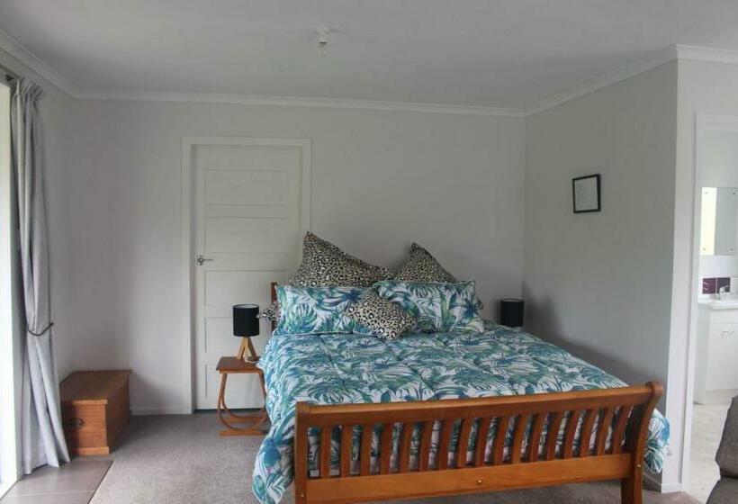 צימר Aramatai Gardens