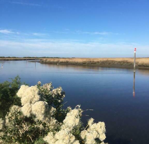 تختخواب و صبحانه Le Teich Tranquille