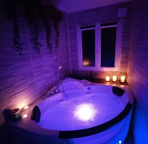 مبيت وإفطار A L Orée Des Pins   Gite Et Spa De 30 M2  Home Cinéma Et Massage En Sup