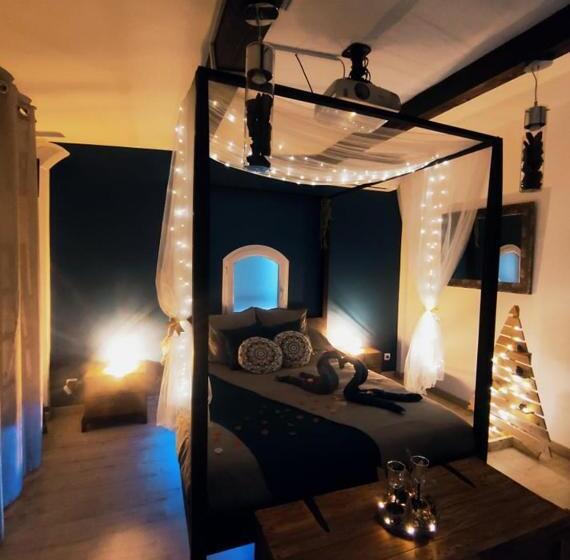 مبيت وإفطار A L Orée Des Pins   Gite Et Spa De 30 M2  Home Cinéma Et Massage En Sup