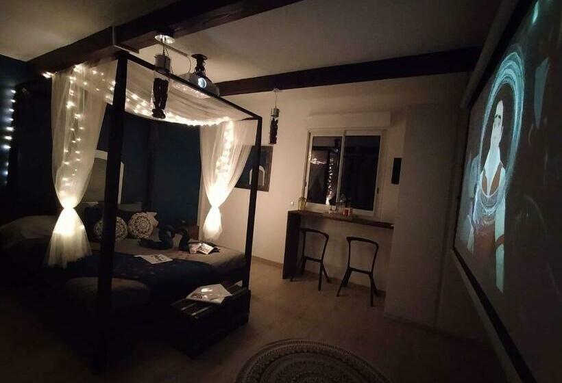 مبيت وإفطار A L Orée Des Pins   Gite Et Spa De 30 M2  Home Cinéma Et Massage En Sup