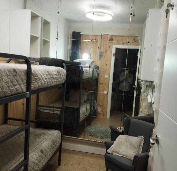 تختخواب و صبحانه Petite Chambre D Hôtes Lits Superposes Avec Salle De Bains Privee Chez Catherine A Reus