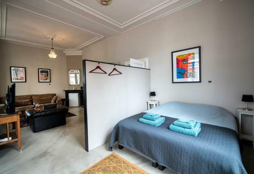 تختخواب و صبحانه De Grift