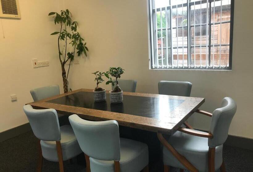 胶囊酒店 Ty R Bont Studios