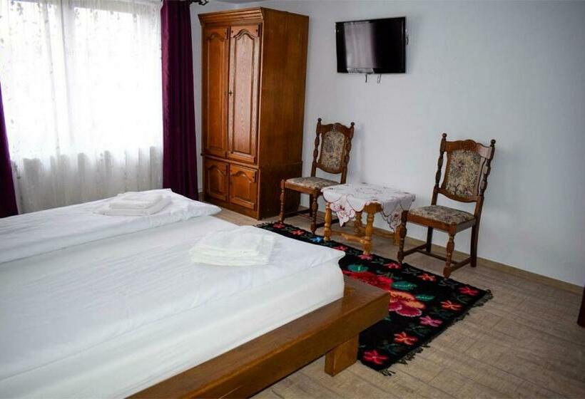 بنسيون Casa Traistau
