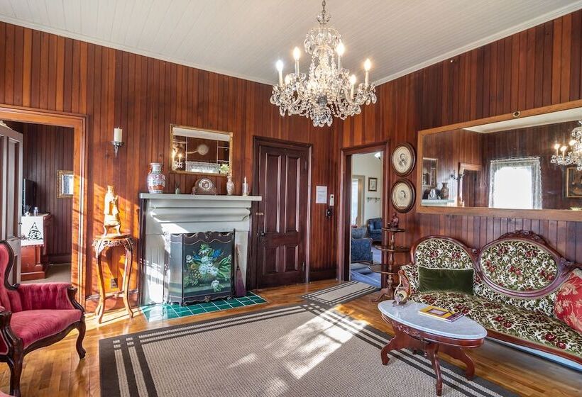 פנסיון Historical John Rast House Circa 1875
