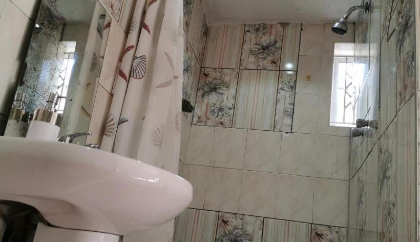 Пансион Lytton Cresent B&b