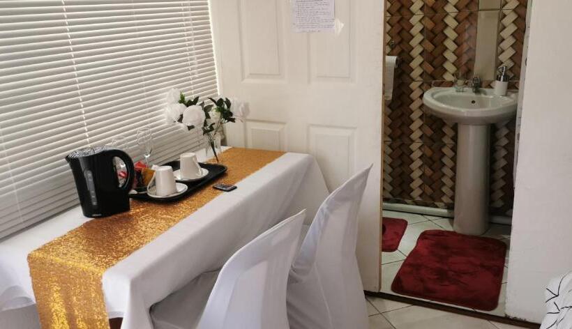 Пансион Lytton Cresent B&b