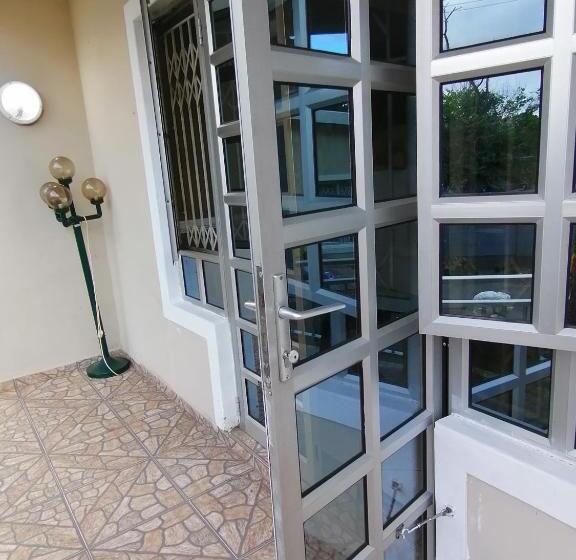 Пансион Lytton Cresent B&b