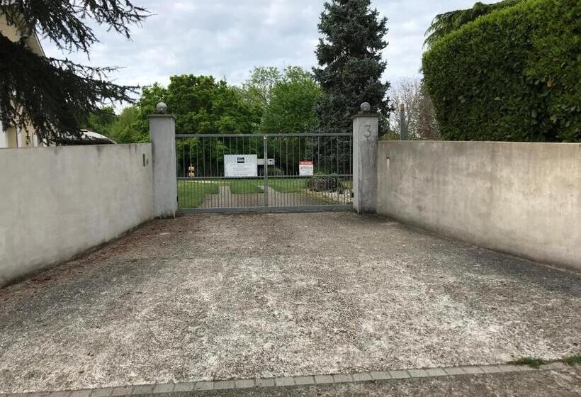 住宿加早餐  Chambres D Hôtes De Charme Au Refuge Du Peintre Prés De St Emilion