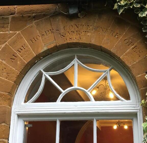 민박 The Old Vicarage