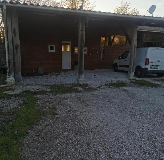 بنسيون Les Cabanes De Brassac   Gîte Esprit Cabane Avec Spa