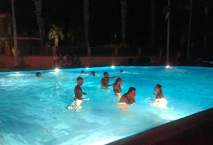 تختخواب و صبحانه Villa Grandiosa Fc