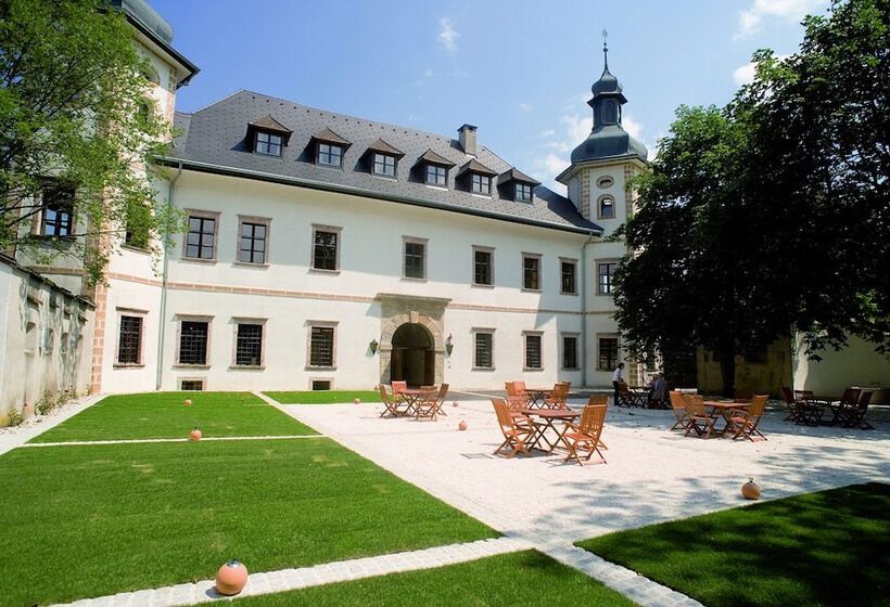 호스텔 Jufa Hotel Schloss Röthelstein