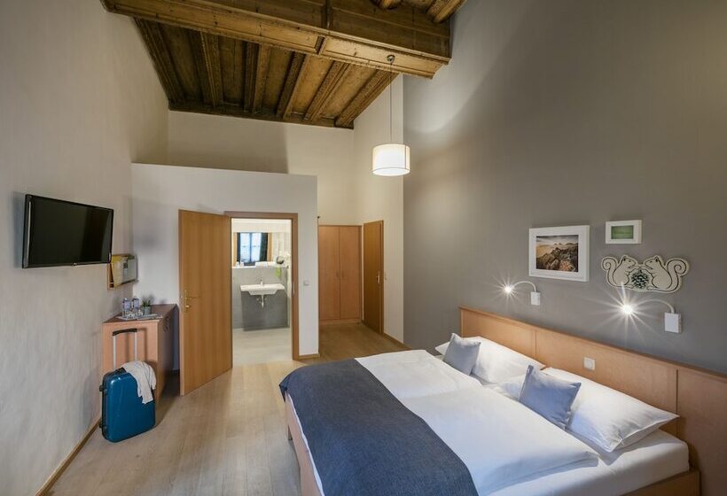 호스텔 Jufa Hotel Schloss Röthelstein