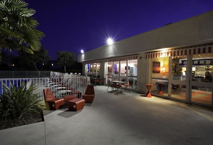 ホテル Sure  Bordeaux Aeroport