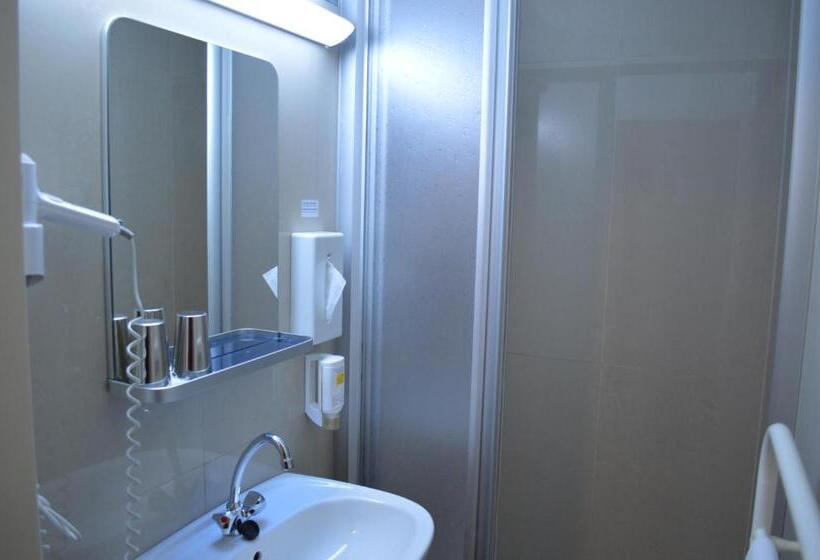 هتل Donaustadt Kagran   At Metro U1