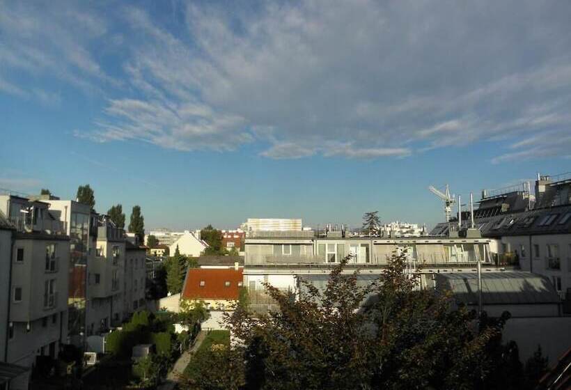 هتل Donaustadt Kagran   At Metro U1