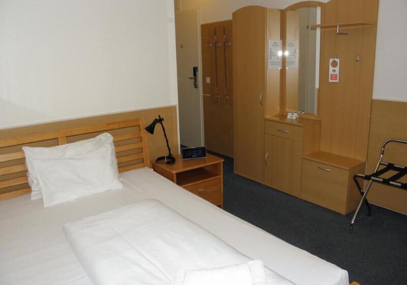 هتل Donaustadt Kagran   At Metro U1