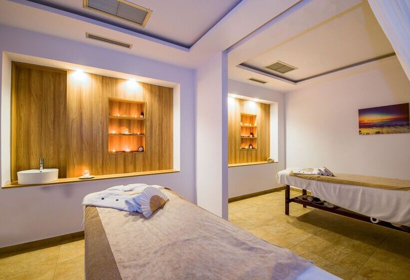 هتل Kiani Beach Resort Family All Inclusive