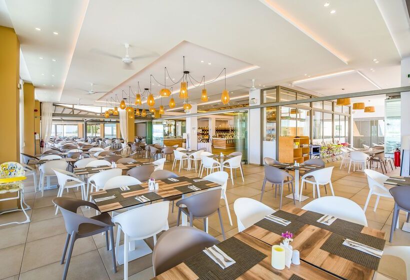 هتل Kiani Beach Resort Family All Inclusive