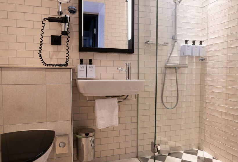 هتل Scandic Grand Central