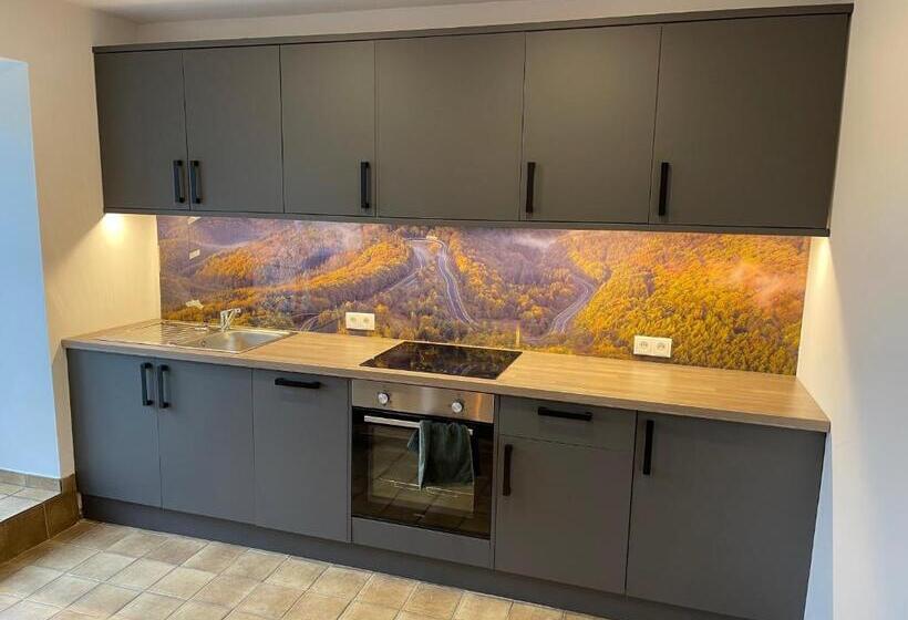 بنسيون The Gantry