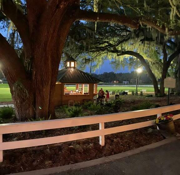 The Grand Oaks Resort