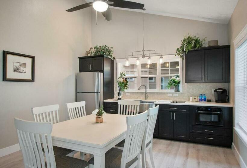 The Grand Oaks Resort