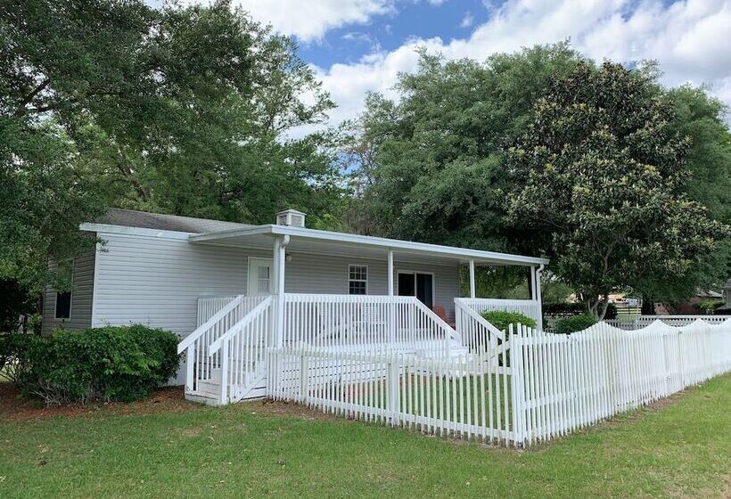 The Grand Oaks Resort