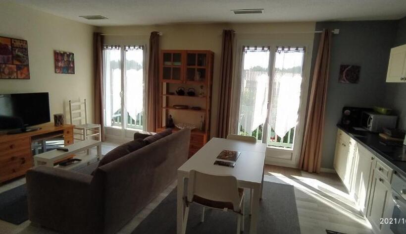 ペンション Logement Dans Une Pinède à Lambesc