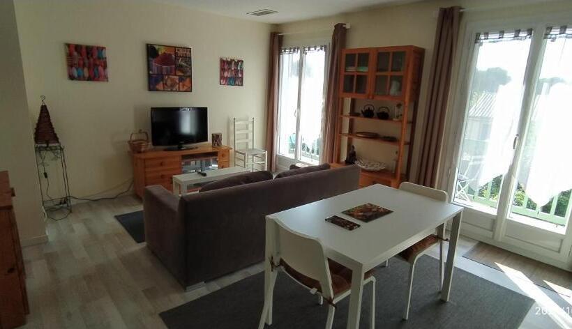 ペンション Logement Dans Une Pinède à Lambesc