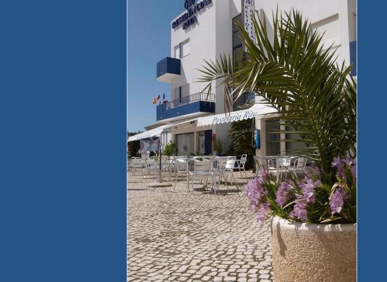 تختخواب و صبحانه Residencial Rita