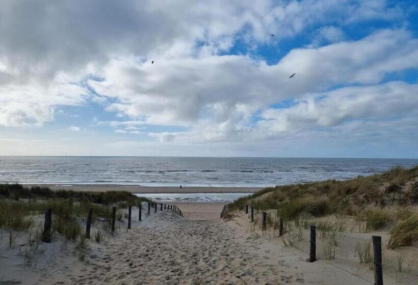 پانسیون Rembrandts Beach View